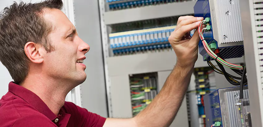 Offshore and Petroleum Facility Electrician in Somerville